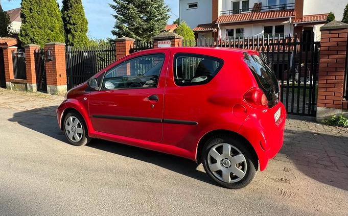 Toyota Aygo cena 9900 przebieg: 139000, rok produkcji 2006 z Warszawa małe 301